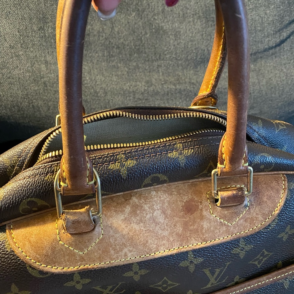 Authentic Louis Vuitton Deauville Monogram Bag - Picture 4 of 8